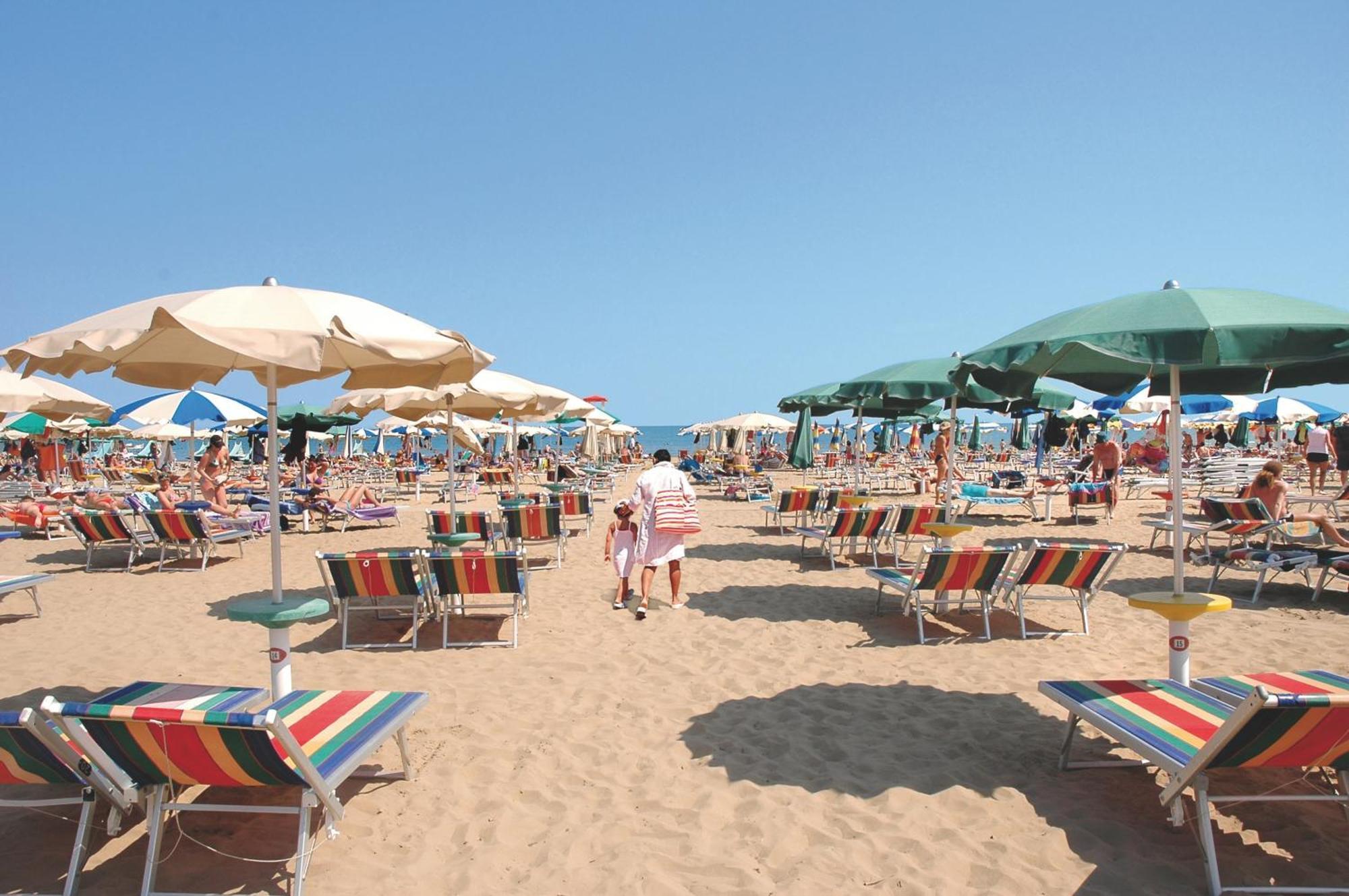 Hotel Elvia Lignano Sabbiadoro Exterior photo